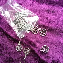 15 Uds. De abalorios de pentagrama de estrella, 17x14mm, colgantes plateados de Color plata antigua, fabricación artesanal, búsqueda de joyería tibetana