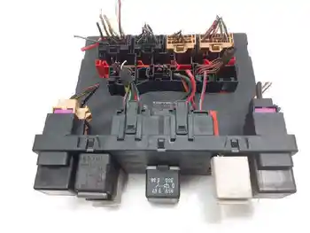 

3C0937049 RELES box/fuses VOLKSWAGEN PASSAT saloon (3C2)