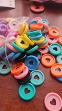 100 Uds 24mm portátil de plástico anillo de carpeta hebilla de 360 grados de rotación de agujero color aprendizaje suministros de encuadernación