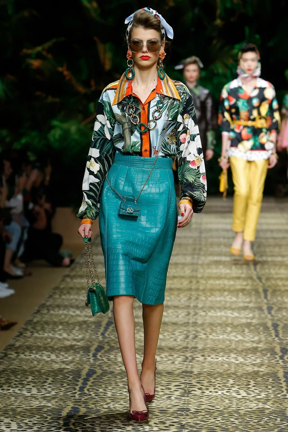 dolce-and-gabbana-summer-2020-women-fashion-show-runway-30