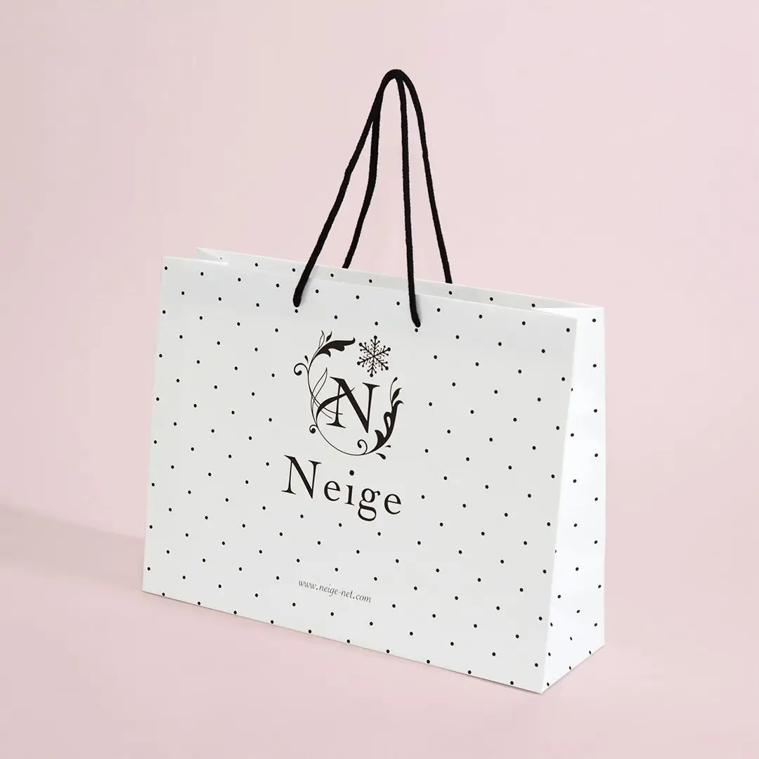 Logo personnalisé de l'impression des boutiques de luxe sacs d'emballage en  carton avec poignée en coton - Chine Sac shopping de papier et papier sac  prix