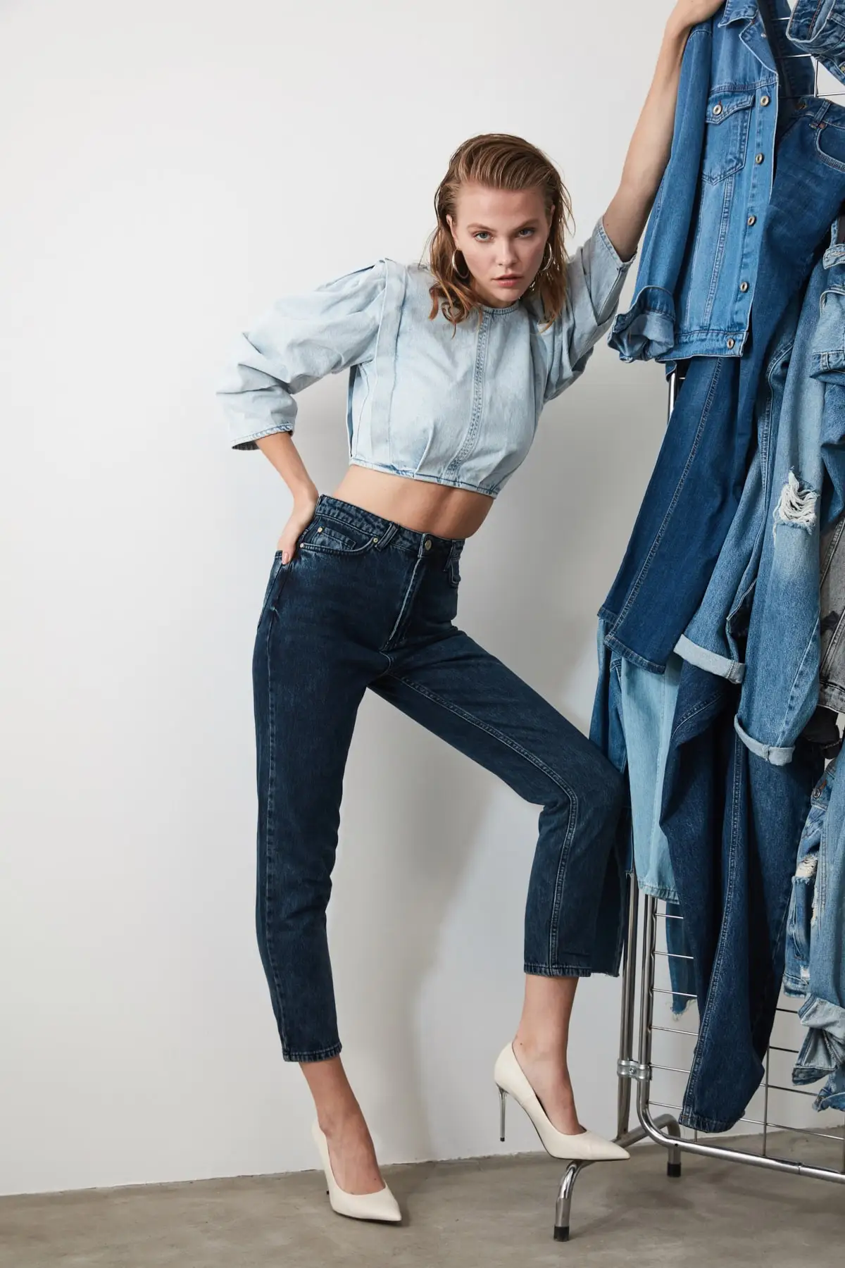 Trendyol-Flushing High Bel Mom Jeans TWOSS20JE0099 Trendyol-Flushing High Bel Mom Jeans TWOSS20JE0099