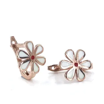 

Daisy Gold Model Child Tag Earrings