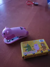 Mini grapadora de dibujos animados DELI, máquina grapadora con 1000 Uds. N. ° 10 grapas para oficina, suministros de encuadernación escolar, lindas grapadoras manuales