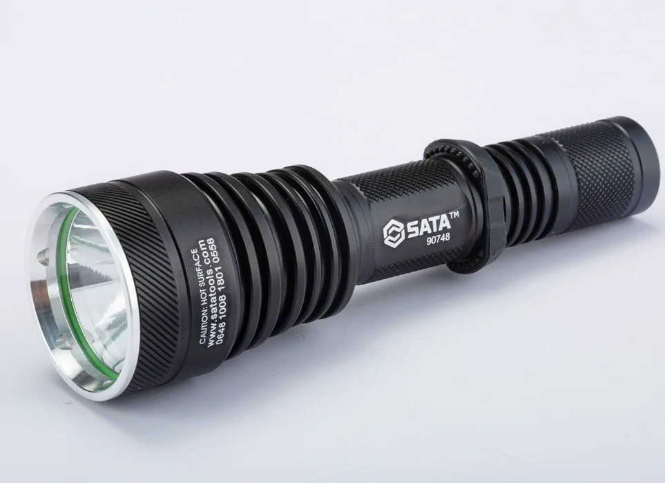 Sata 295 meters 320 lumens with 6-скоростным dimming High Performance rechargeable LED flashlight 90748 цена Sata 295 meters 320 lumens with 6-скоростным dimming High Performance rechargeable LED flashlight 90748 цены онлайн