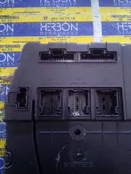 

8200525384 box Reles/Fuses Renault Scenic Ii *