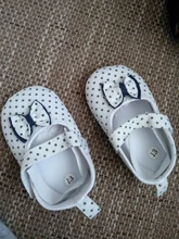 Zapatos para bebé recién nacido, suela antideslizante, zapato de cuna con estampado de lunares y lazo, zapatilla de deporte informal para bebé de 3 a 12 meses, 2019