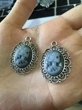Nuevo 6 uds óvalo de plata tibetana mujer guapa cráneo abalorios de resina colgantes 22x31.5mm