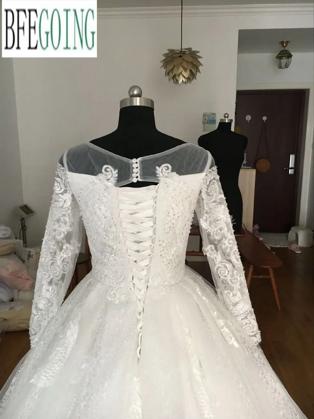 Ivory Lace Tulle  Beading Scoop Long Sleeves Floor-Length Ball Gown Wedding Dress Chapel Train Custom Made casual wedding dresses