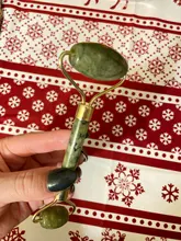 Gua Sha-Rodillo verde 2 en 1, herramientas de Jade Natural, masajeador con piedras para cara, cuello, espalda y Jawline