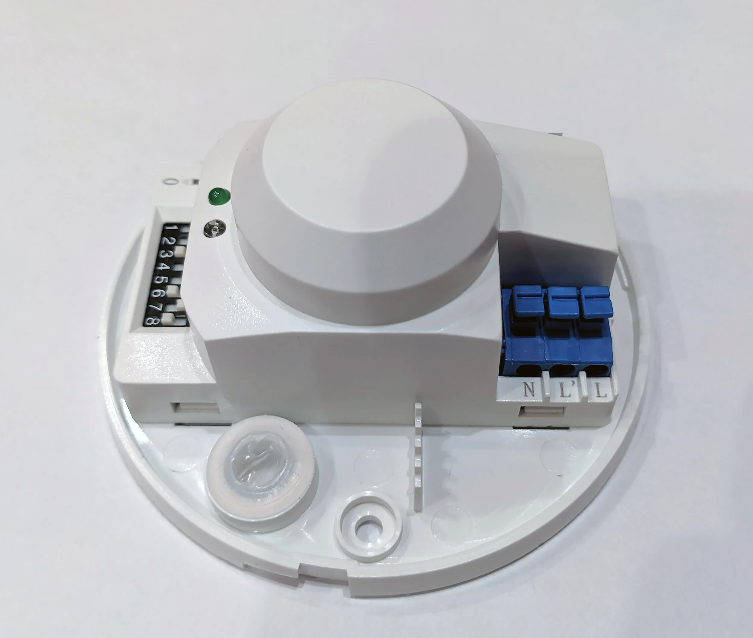 светильник с микроволновым датчиком движения