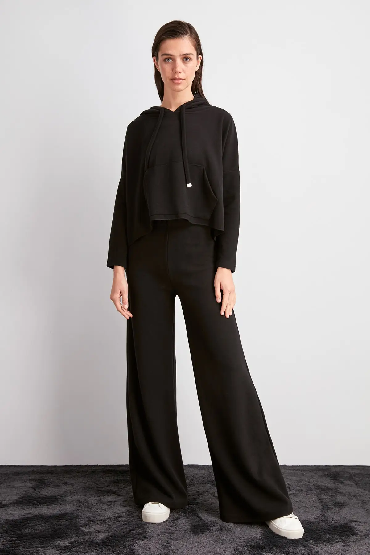 Trendyol расклешенные трикотажные спортивные штаны TWOAW20EA0184