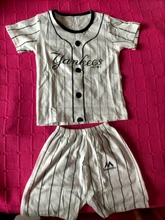 Conjuntos de ropa cómoda para bebés, chándal infantil de manga corta con pantalón corto de estilo veraniego, traje deportivo de algodón con estampado para niños