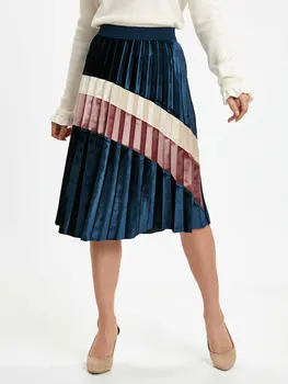 

Beli Wheel Corduroy Pleated Skirt