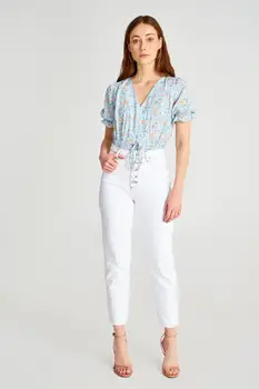 

Trendyol Front Button Contrast Stitching High Bel Mom Jeans TWOSS20JE0438