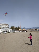 Gran Arco Iris colorido Kite cola larga de Nylon al aire libre 30m Surf chico s Juguetes De chico con cometa cometas aire libre la línea para los niños I3E5