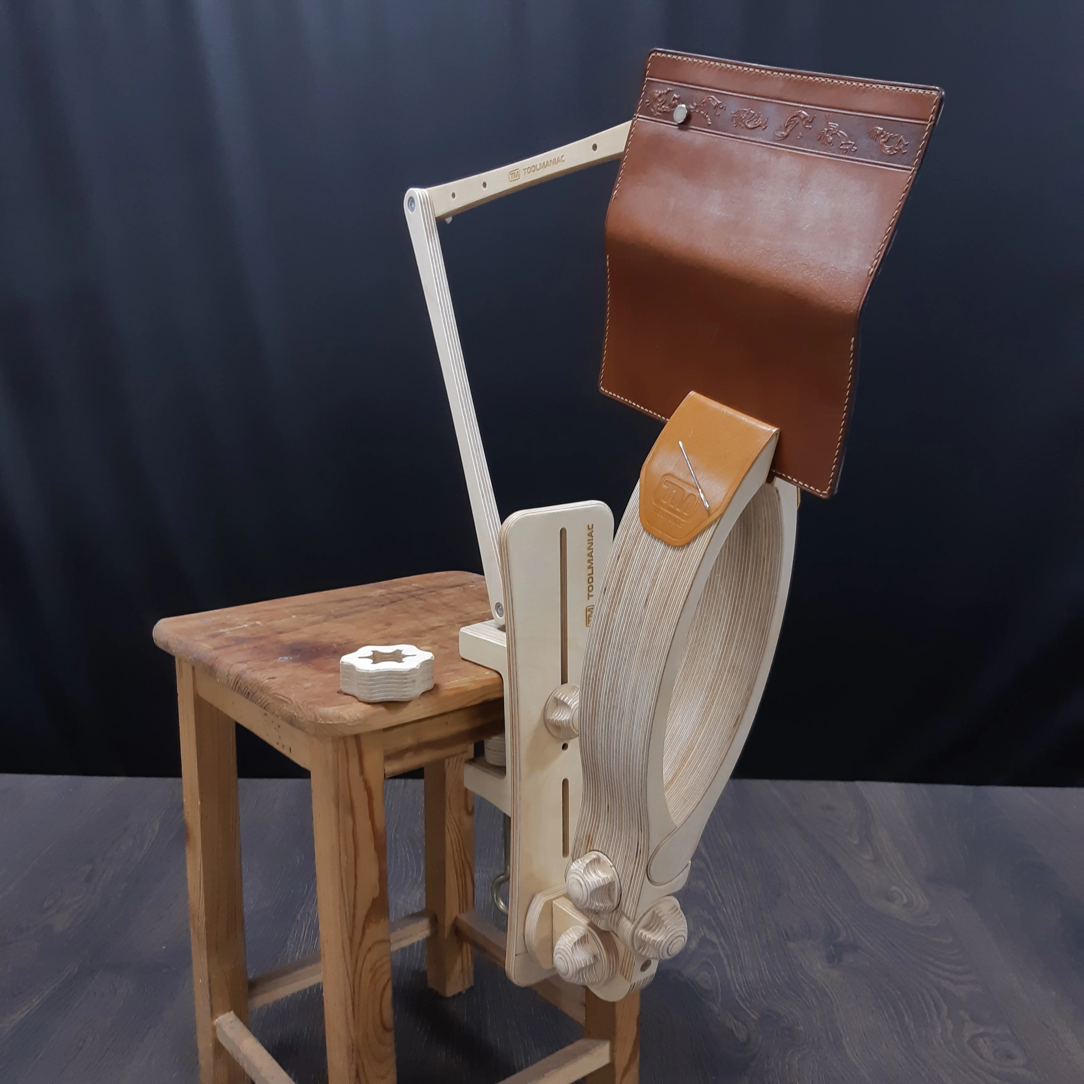 Шорный пони TOOLMANIAC - CLASSIC FULL шорник зажим для шитья кожи Leathercraft Stitching Pony Leather Clamp | Дом