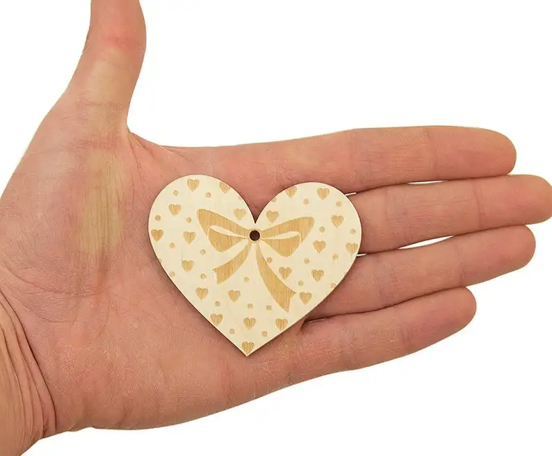 Деревянные Сердца(7 см) формы Выгравированные сердца Ремесло метки для оформления подарка с подвесным отверстием 0443