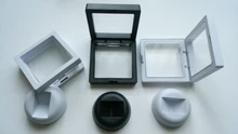 Estuche de exhibición flotante de plástico suspendido, caja de soporte de 7x7x2cm, para pendientes, monedas, gemas, anillo, almacenamiento de joyas, membrana de Mascota, color blanco y negro