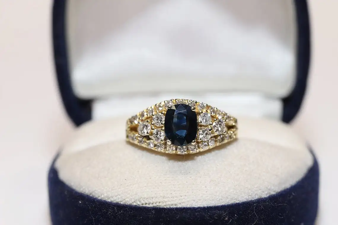 

Vintage Original 14k Gold Natural Diamond And Sapphire Decorated Pretty Ring