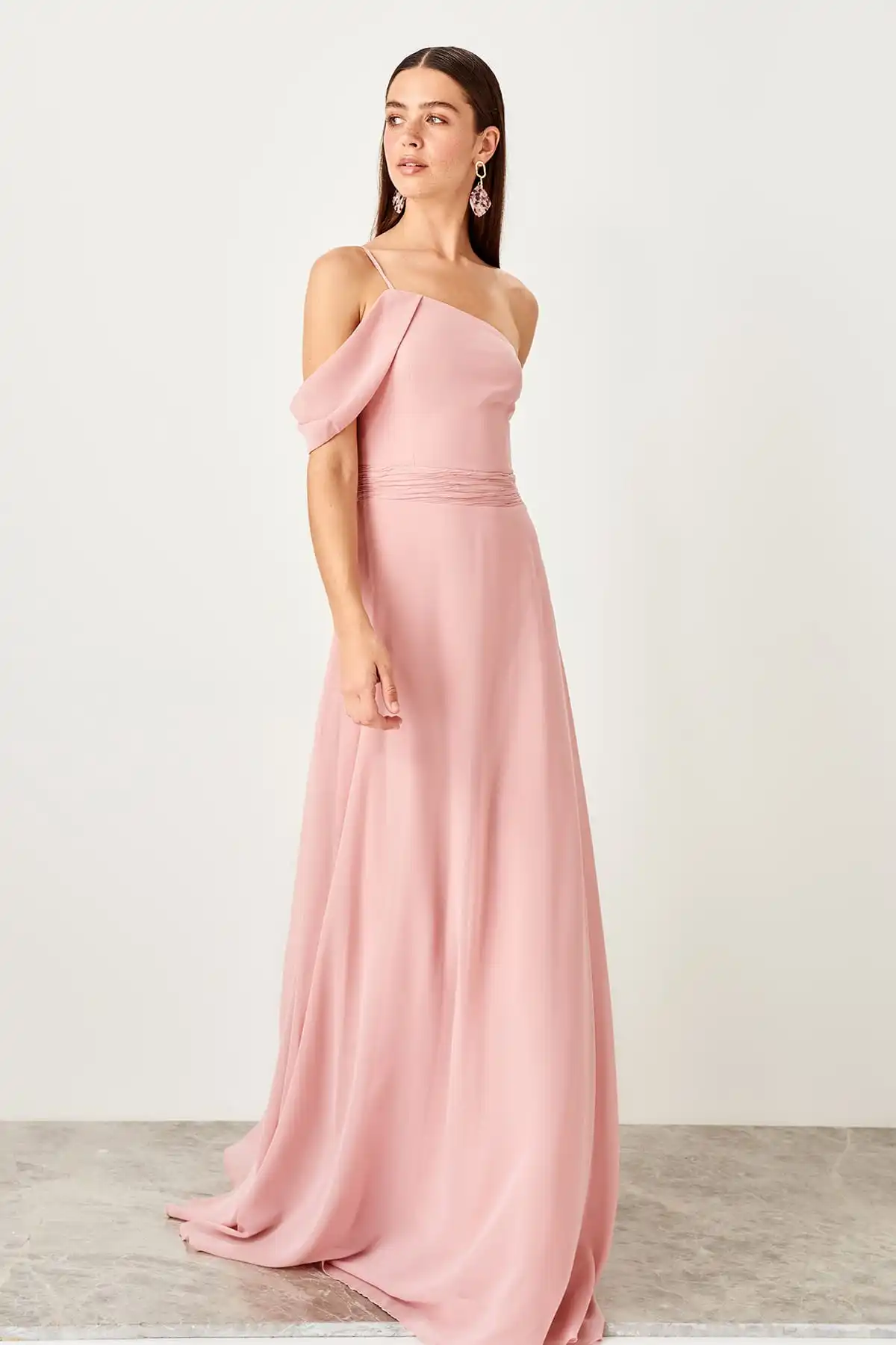 

Trendyol Nervur Detailed Evening Dress TPRSS19BB0294