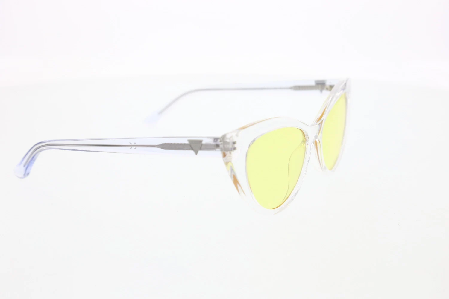 

Women's sunglasses gu 7565 26e bone transparent organic butterfly cat eye 53-16-140 guess