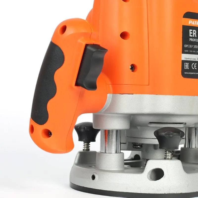 Фрезер электрический PATRIOT ER 180 (Мощность 1600 Вт, Скорость вращения от 8000 до 23500 об/мин, Максимальный диаметр фрезы 40 мм, Обрезиненная рукоятка, защитный кожух )