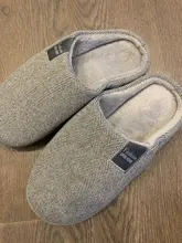 Zapatillas de casa cálidas para hombre y mujer, zapatos de felpa de algodón antideslizantes, suaves, para dormitorio, bonitos deslizantes de piel, para invierno