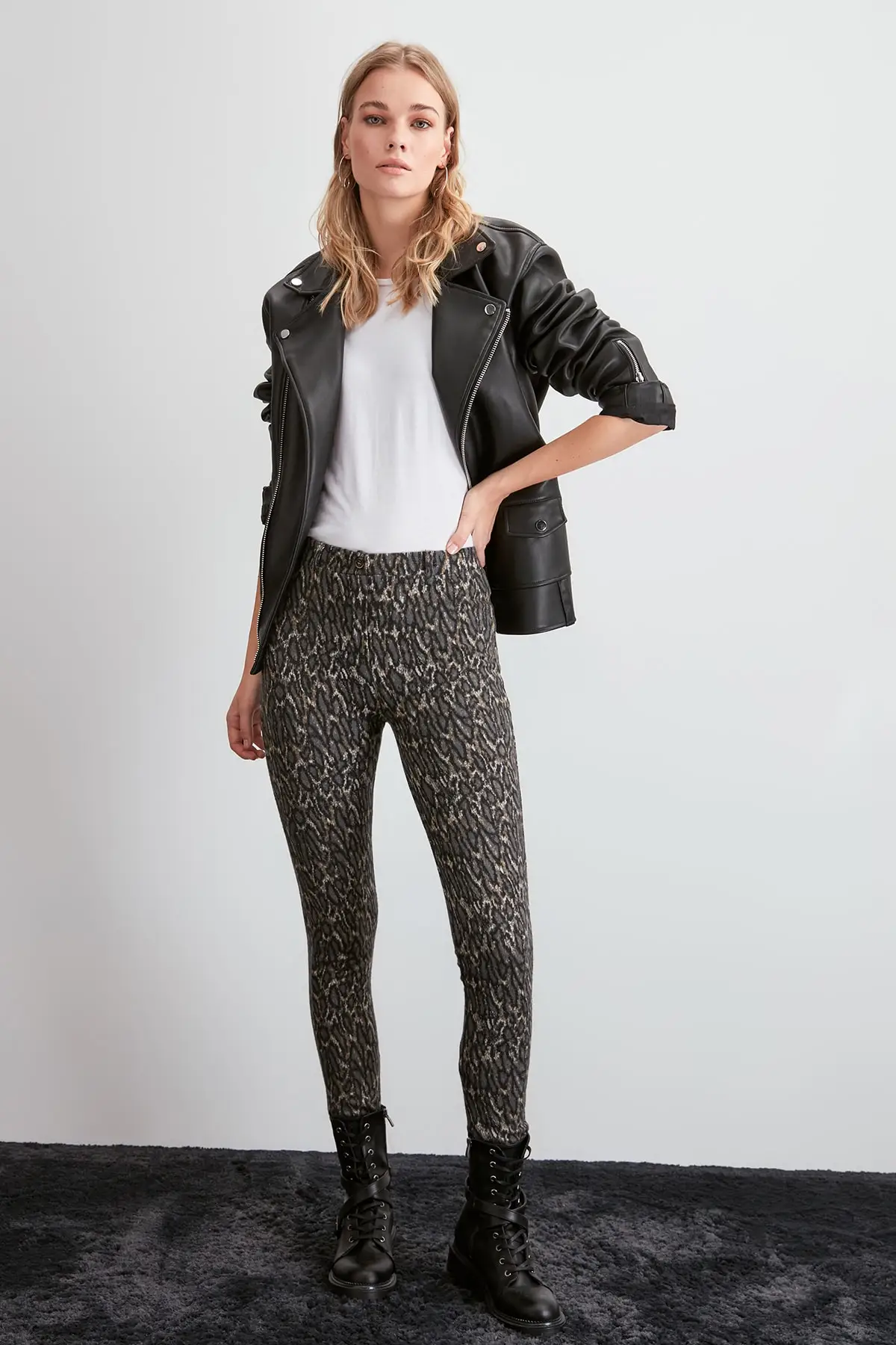 

Trendyol Leopard print Knitted Pants TWOAW20PL0572