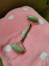 Masajeador de rodillo de Jade para rodillo Facial Gua Sha Jade Stone, masajeador Facial de belleza, levantamiento de cara delgada, herramientas de cuidado para la piel Facial antiarrugas