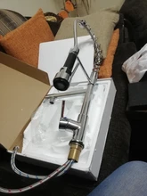 Grifo de doble boquilla y rociador para cocina, llave de agua extraíble de un solo mango con luz LED y pulverizador manual, color bronce y negro