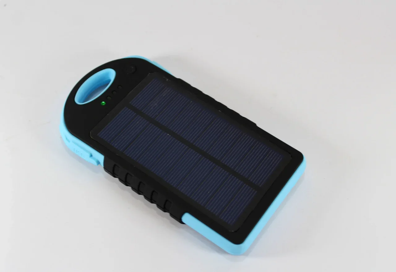 Голубой Power Bank на солнечных батареях Solar Charger 25000 mAh - Цвет: Голубой
