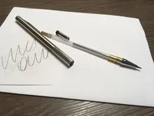 Lápiz de Metal mecánico de alta calidad, lápiz de dibujo automático de 2,0mm 2B, envío de 2 unidades de plomo para escuela, oficina y papelería