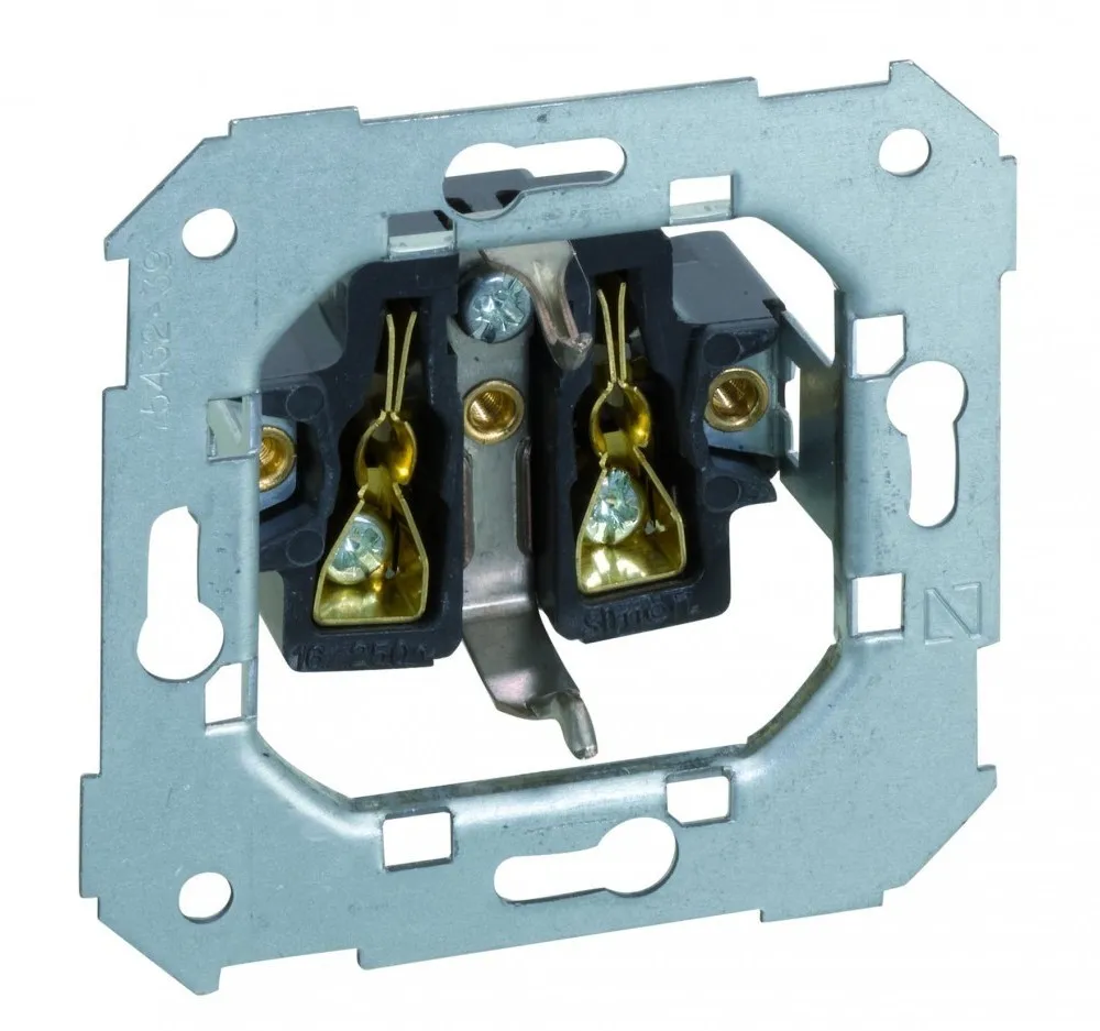 установка двухполюсной розетки. розетка двухполюсная сдвоенная с защитным контактом. розетка легран двойная внутренняя. двойная розетка в 1 подрозетник. штепсельная розетка открытой установки с заземляющим контактом, ip20.