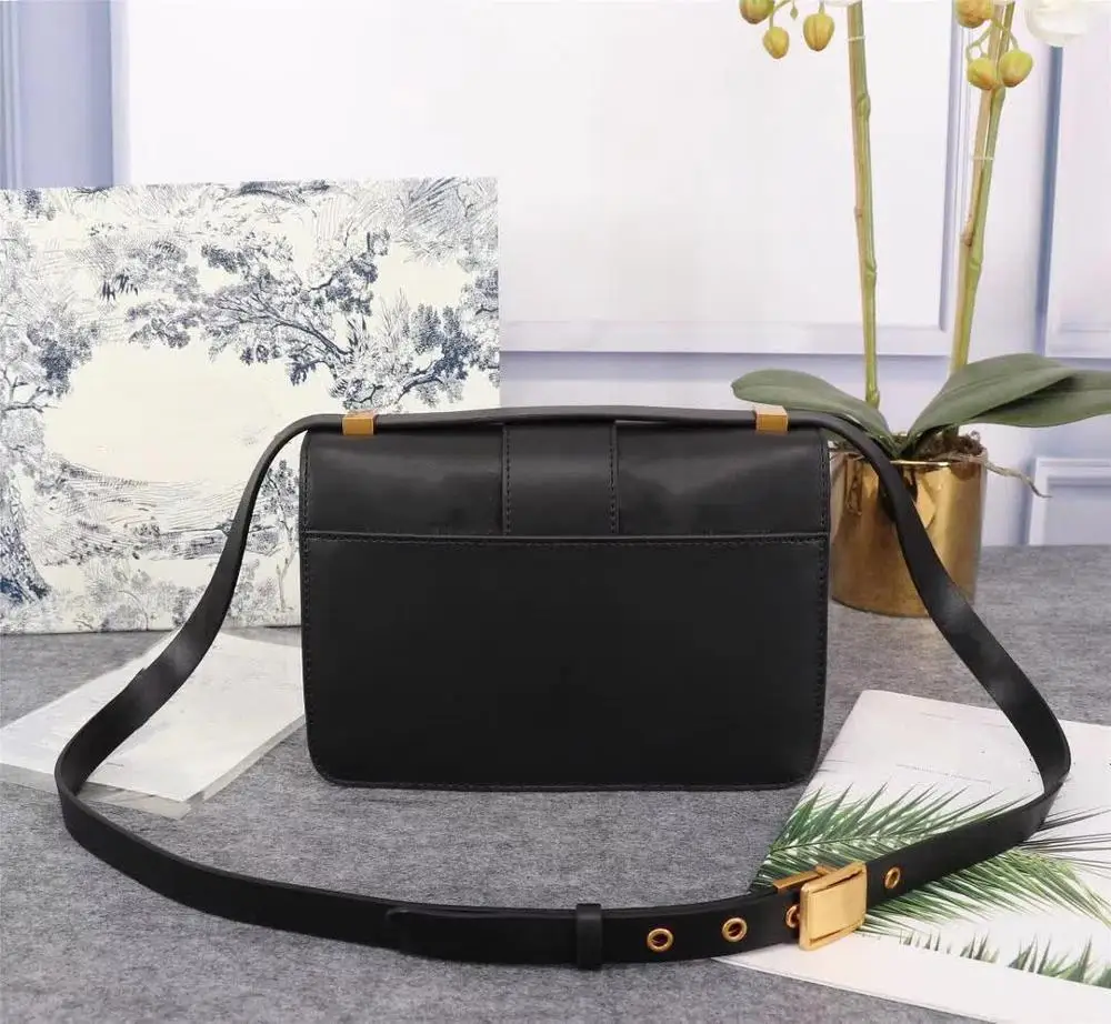 

European and American top luxury women's bag new fashion shoulder bag, high-end design shoulder bag, all free delivery