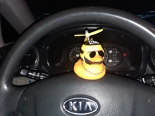 Casco de viento roto de pato amarillo pequeño, accesorios bonitos para coche Interior, Ola de viento rota, adorno de coche de pato, decoración de ciclismo