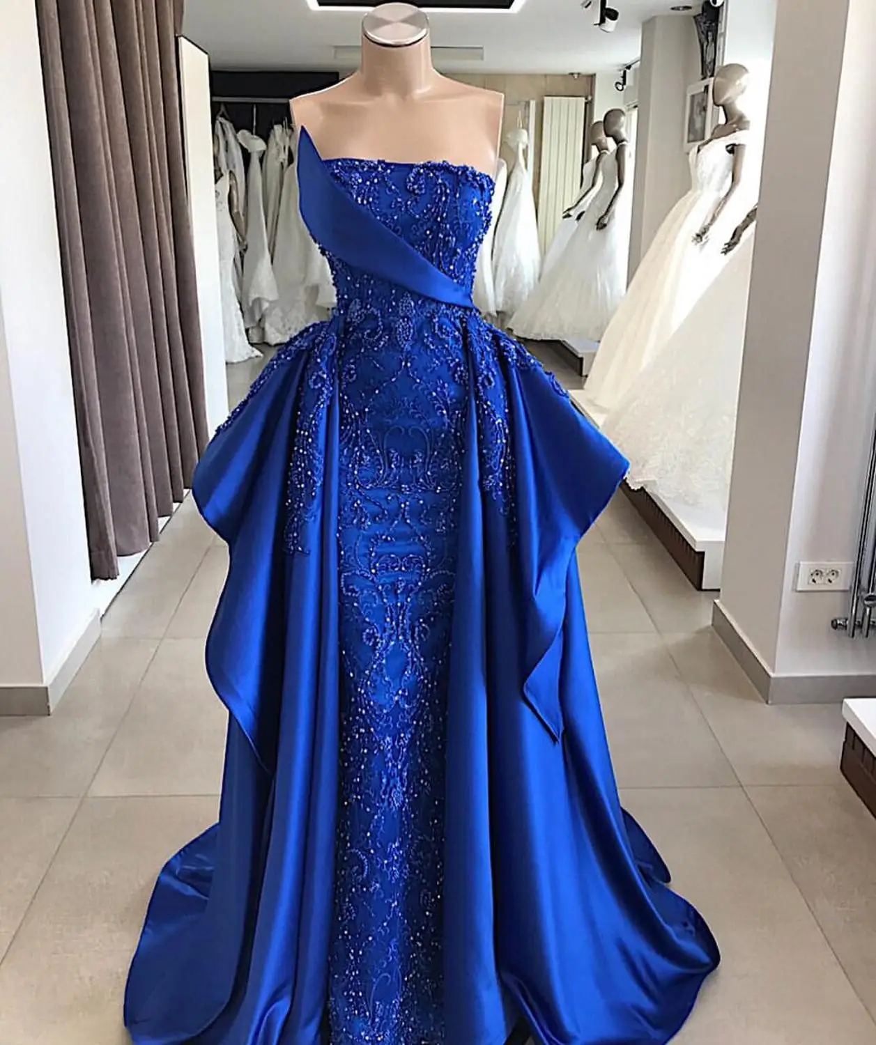 Robe De Soiree Новое поступление Элегантный насыщенного синего цвета длинное вечернее платье Роскошные Бисероплетение Империя без рукавов атласное вечернее платье