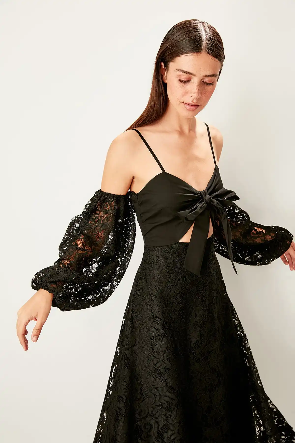 

Trendyol Waist Low-Cut Dress TPRSS19FZ0250