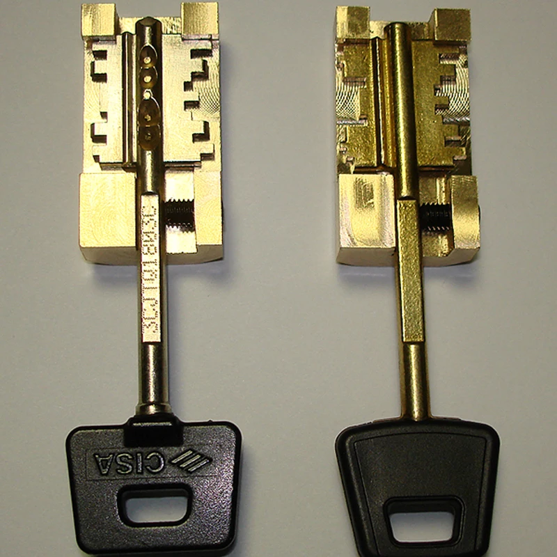 изготовление ключа по замку. дубликат ключа по личинке. Mitsubishi outlander xl личинка двери. комплект личинок замка mitsubishi pajero. замок с универсальным ключом.