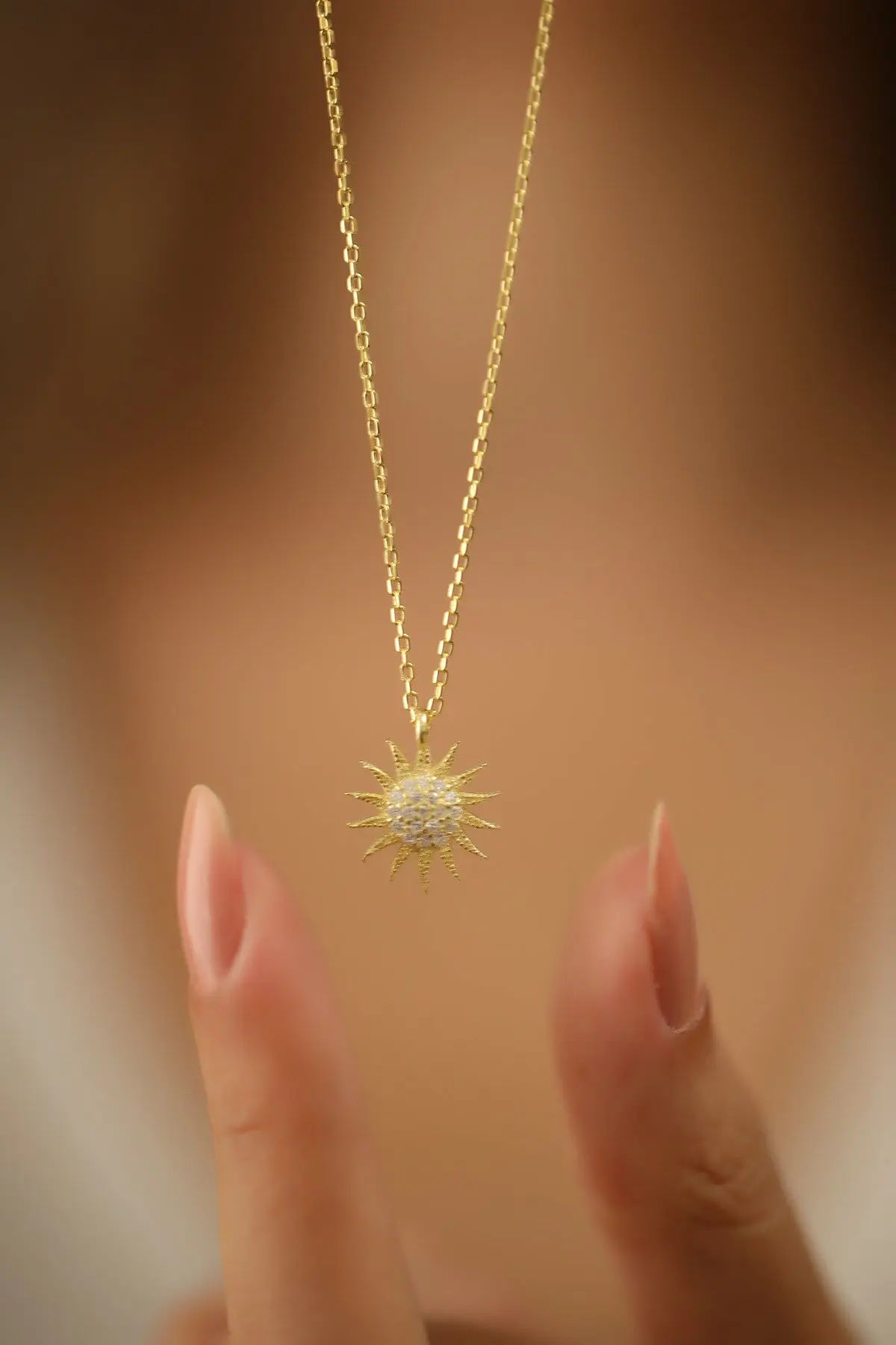 

İzla Design Women's Sun Model Gold Plated Zircon Stone Silver Necklace