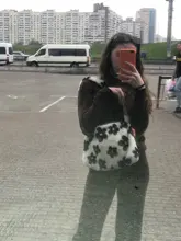Bandoleras con patrón de flores de felpa para mujer, bolsos femeninos elegantes, bolsas para las axilas, bolso de piel sintética mullido, bolsos de mano 2021 INS