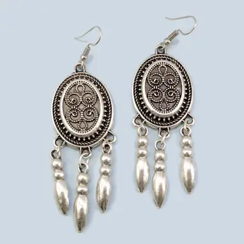 

Earrings jewelry chasing (54438)
