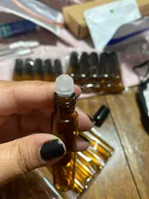 5 unds/pack 1ml 2ml 3ml 5ml 10ml ámbar delgada rollo de vidrio en botella de prueba de muestra viales para aceites esenciales con el rodillo de Metal/bola de cristal