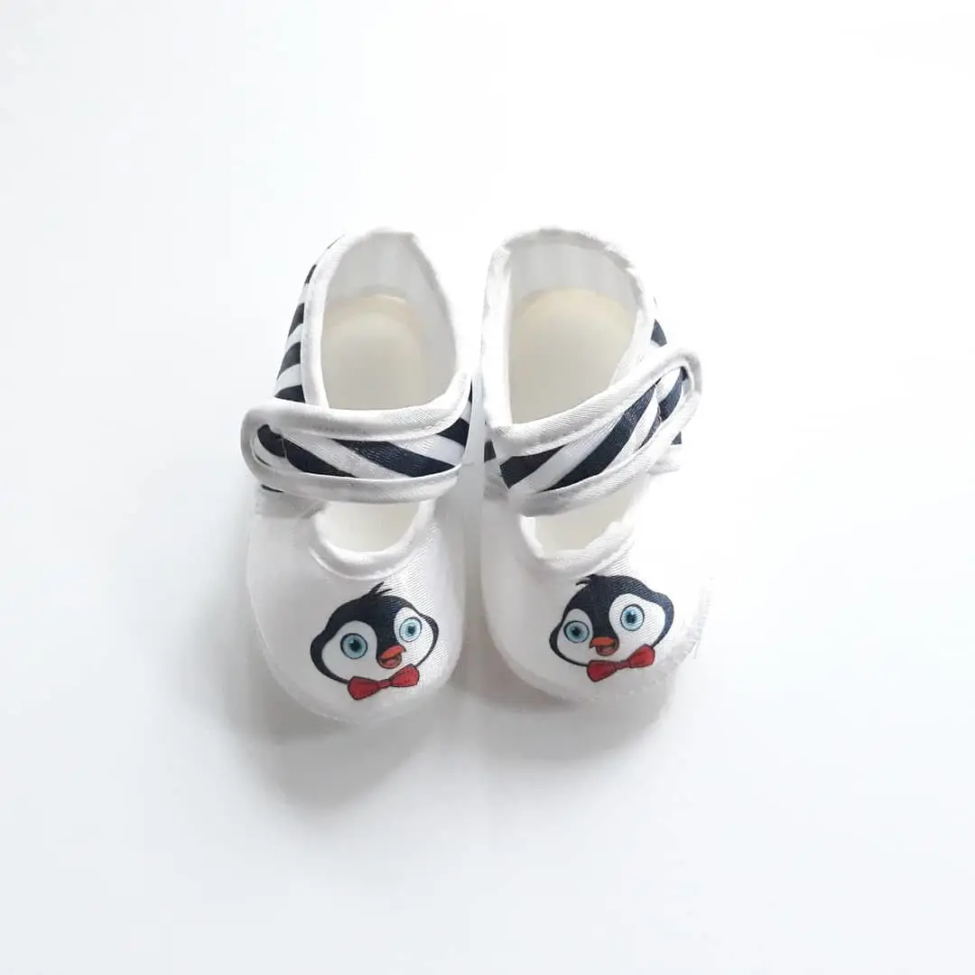 

Papyonlu Penguin Pattern Baby Booties