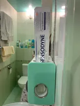 Y-kelin-exprimidor de pasta de dientes automático, dispensador de pasta dental para colgar en la pared, sin perforaciones, 4 colores, novedad de 2021