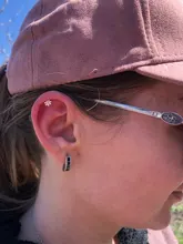 La Monada-pendientes pequeños de tuerca para mujer, de Plata de Ley 925, flor negra, pendiente para mujer, tuerca coreana, plata 925, joyería para mujer