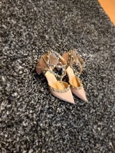 Sandalias de charol puntiagudas para mujer, zapatos con hebilla de remache grueso con tacón, salvaje delgada, verano 2021