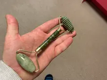 Gua Sha-Rodillo de Jade masajeador Facial 100% verdadera piedra Natural, rascador Gouache, herramientas de masaje para el cuidado de la piel