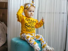 Conjunto de ropa para niñas pequeñas, Tops de manga larga con letras para recién nacidos, pantalones informales con estampado, diadema, trajes para niños pequeños