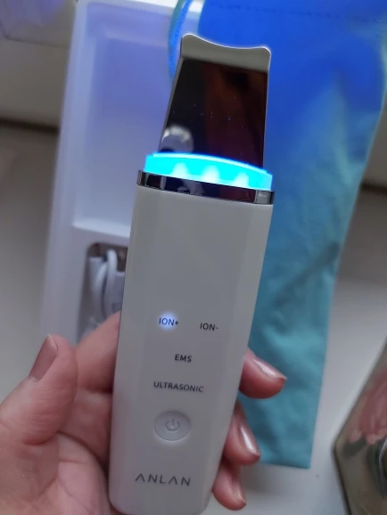 Отзыв о товаре ANLAN Ультразвуковой скрабер скруббер, ионная лопатка для чистки лица, пилинг, лифтинг для лица, удаление угрей, терапия красным светом для удаления черных точек blackhead remover узи чистка ультразвуковая чистка лица от пользователя T***a
